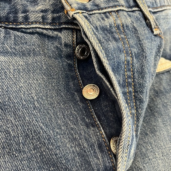 Distressed Cutoff Medium Wash Levis - Picture 5 of 5